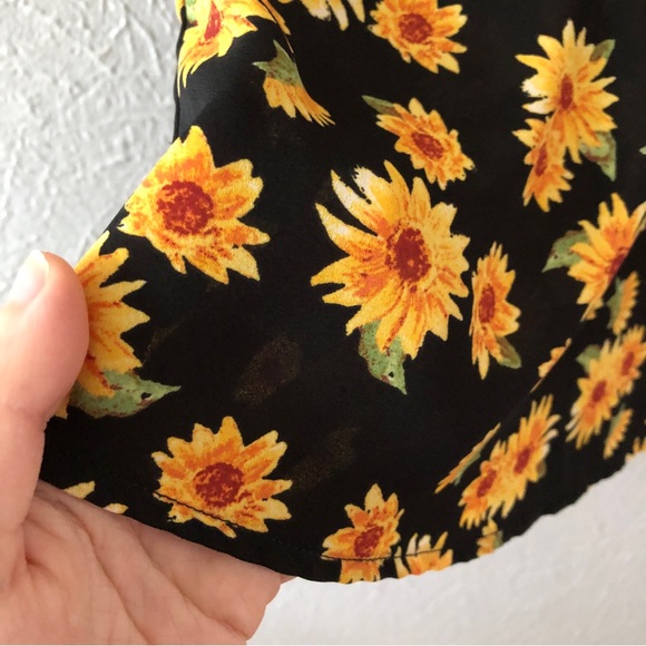 Pleione Sunflower Blouse - Size Small - Cute Floral Top - Picture 3 of 6